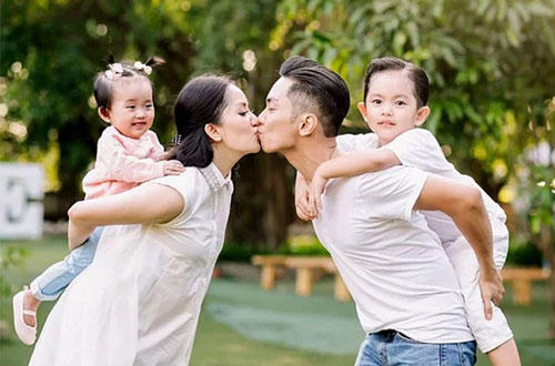 Khánh Thi nói về việc giữ chồng: “Một giây cũng phải cẩn thận”