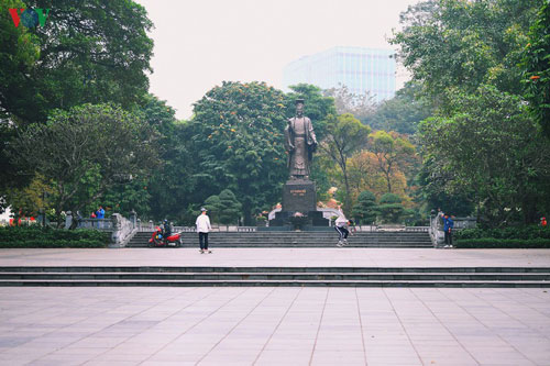 Dịch Covid-19 khiến các địa điểm vui chơi ở Hà Nội vắng vẻ lạ thường