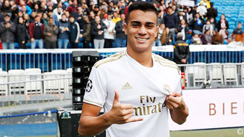 Top 10 t&#xE0;i n&#x103;ng b&#xF3;ng &#x111;&#xE1; &#x111;&#xE1;ng k&#x1EF3; v&#x1ECD;ng nh&#x1EA5;t th&#x1EBF; h&#x1EC7; 2002