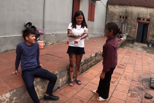 Vén màn sự thật việc con gái bà Tân Vlog xăm kín thân, hóa ra có người đứng sau "giật dây" cả