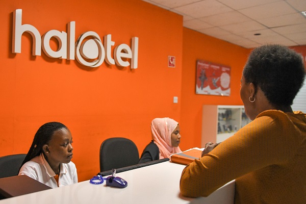 Tháng 2, doanh thu của Viettel tăng 12,8% so với cùng kì, dịch vụ chuyển đổi số thắng lớn