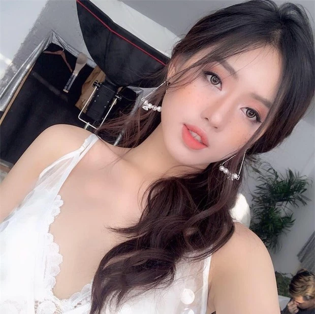 Bản sao Tâm Tít và cú lột xác đầy nóng bỏng của hot girl Khánh Linh - Ảnh 1.