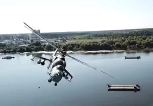 Hình ảnh chiếc trực thăng Mi-24 được ghi lại từ chính camera của chiếc UAV. Ảnh: TASS.