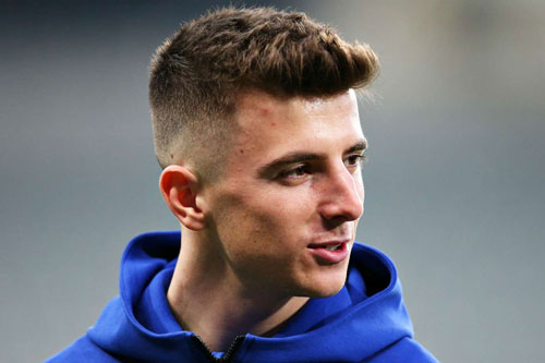 Chelsea 'phát điên' khi Mason Mount trốn cách ly ra công viên đá bóng