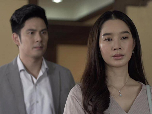 Đang khóc nức nở trước di ảnh vợ, chồng giật thót mình khi vợ đột nhiên xuất hiện lật tẩy bí mật động trời