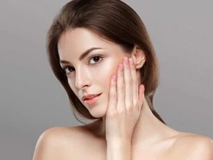 Dùng nghệ ngâm với mật ong theo cách này, da đen đến mấy cũng trắng hồng sau 2 tuần