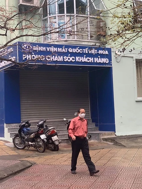Rất nhiều cơ sở kinh doanh dịch vụ trên địa bàn Hà Nội đóng cửa im lìm từ nhiều ngày nay vì vắng khách.