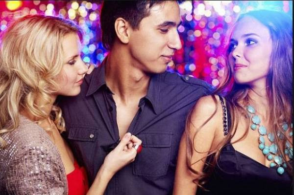 Đàn ông trăng hoa giấu mấy cũng "lộ" 4 điểm, chị em hãy tránh xa kẻo bị lừa tình, cả đời cực khổ