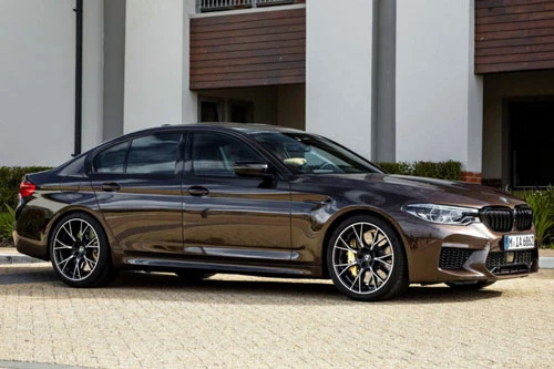 =2. BMW M5 Competition 2020 (thời gian tăng tốc từ 0-96 km/h: 3 giây).