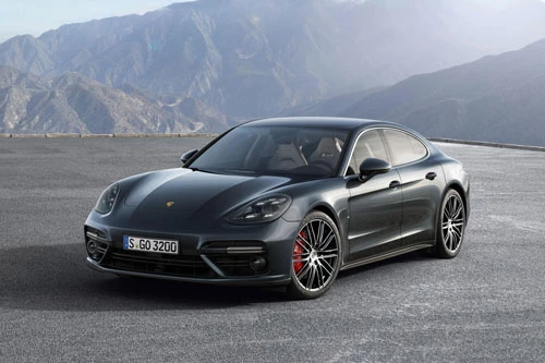 =2. Porsche Panamera Turbo 2020 (thời gian tăng tốc từ 0-96 km/h: 3 giây).