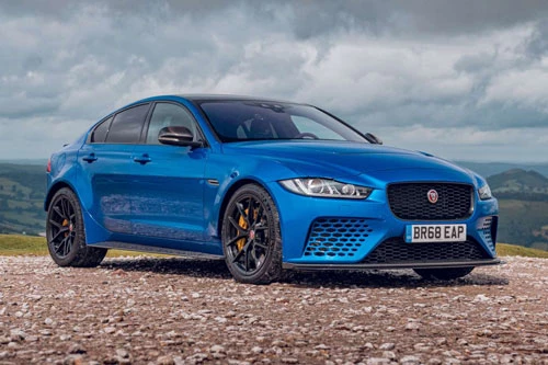 6. Jaguar XE SV Project 8 2019 (thời gian tăng tốc từ 0-96 km/h: 3,2 giây).