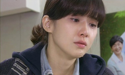 Nhờ chiếc điện thoại cũ, vợ phát hiện bí mật động trời chồng giấu nhẹm suốt 10 năm qua