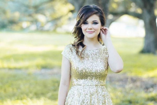 Cô gái đăng ảnh selfie xinh đẹp, ai ngờ bị dân mạng chê cười vì phòng quá bừa bộn