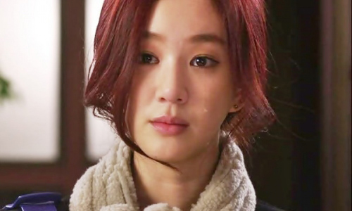 Vừa thấy vợ về, chồng nháo nhào đẩy bồ xuống gầm giường mà không biết vợ đã cao tay làm việc đó