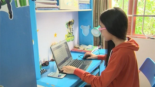 Hà Nội: Cấm các trường thu phí học online mùa dịch COVID-19 - Ảnh 1.