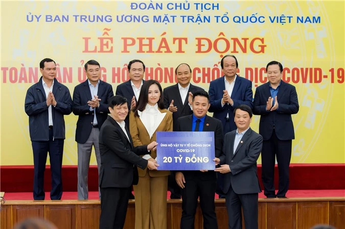 Hoa hậu Mai Phương Thúy gặp Thủ tướng Chính phủ, đại diện ủng hộ 20 tỷ đồng phòng chống đại dịch Covid-19 - Ảnh 2.