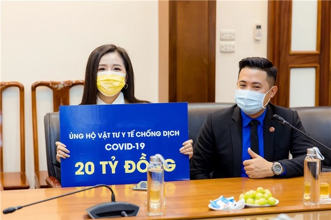 Hoa hậu Mai Phương Thúy gặp Thủ tướng Chính phủ, đại diện ủng hộ 20 tỷ đồng phòng chống đại dịch Covid-19 - Ảnh 4.