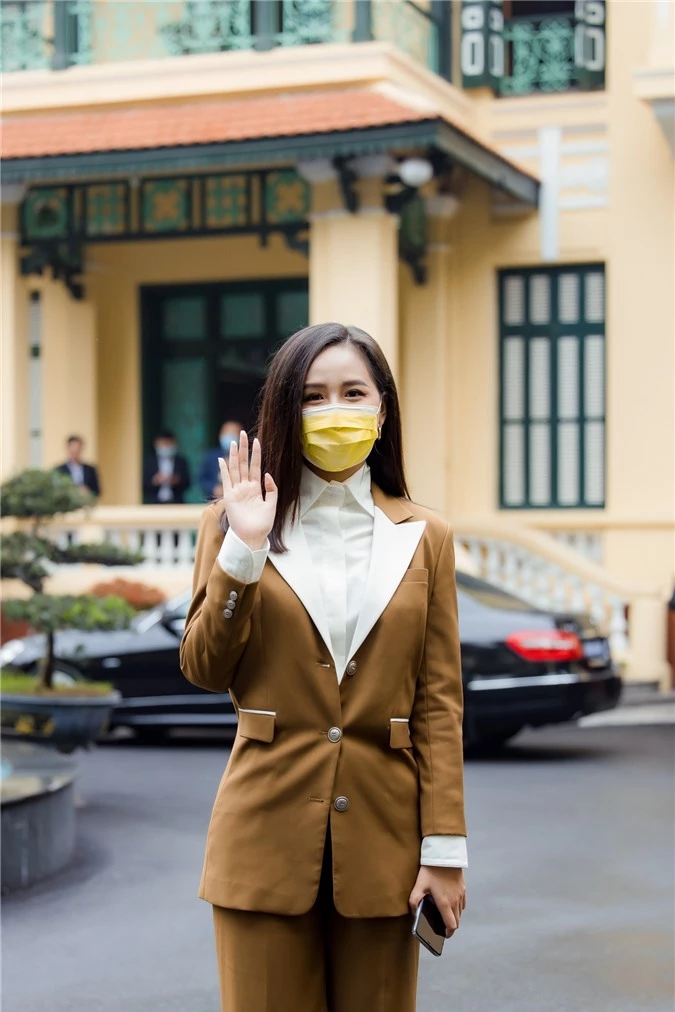 Hoa hậu Mai Phương Thúy gặp Thủ tướng Chính phủ, đại diện ủng hộ 20 tỷ đồng phòng chống đại dịch Covid-19 - Ảnh 5.