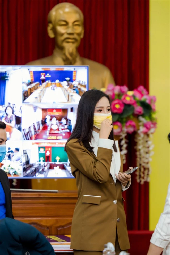 Hoa hậu Mai Phương Thúy gặp Thủ tướng Chính phủ, đại diện ủng hộ 20 tỷ đồng phòng chống đại dịch Covid-19 - Ảnh 6.
