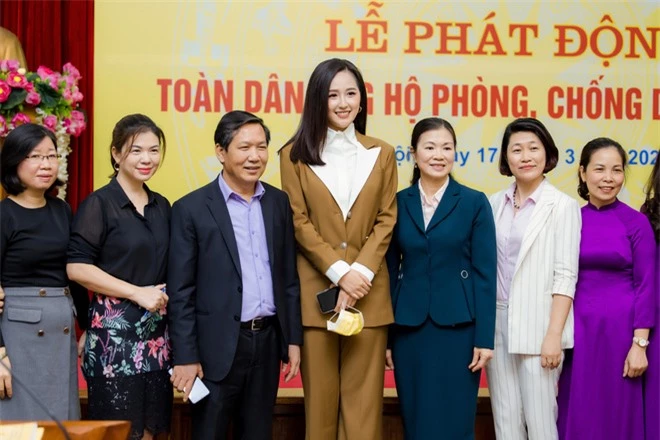 Hoa hậu Mai Phương Thúy gặp Thủ tướng Chính phủ, đại diện ủng hộ 20 tỷ đồng phòng chống đại dịch Covid-19 - Ảnh 8.