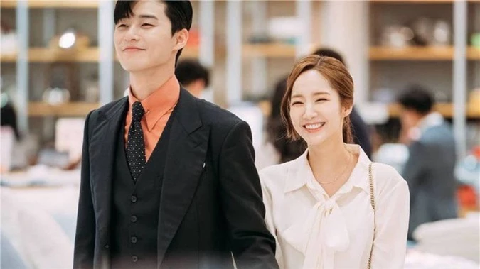 Tái sử dụng từ She Was Pretty, Thư Ký Kim đến Iteawon Class; vòng cổ của Park Seo Joon thành hàng hot hit các shop online &quot;ăn&quot; theo - Ảnh 1.