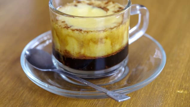 Cà phê trứng - một trong những thức uống nổi tiếng nhất Việt Nam (ảnh: Shutterstock)