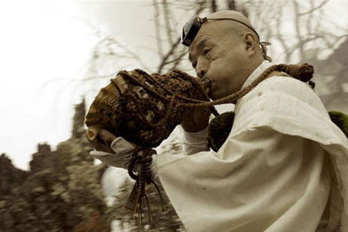 Không có điện thoại, thư từ, Ninja làm cách nào chuyển tin mật?