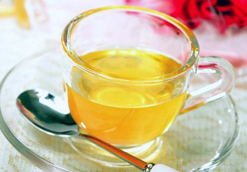 Nên uống nước gì vào đầu buổi sáng? Nước đun sôi, nước muối, trà, chanh hay mật ong?