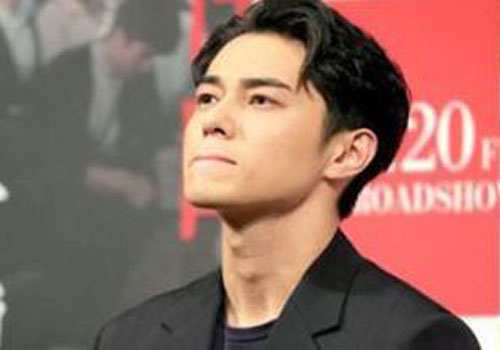 Tài tử Nhật Bản cúi đầu xin lỗi vì ngoại tình