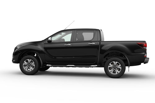 Mazda BT-50 giảm giá mạnh tại Việt Nam, ‘quyết đấu’ với Ford Ranger