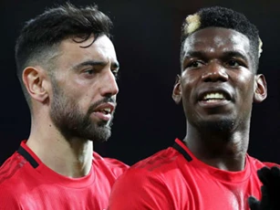 Berbatov ngờ vực về tính kết nối giữa Pogba và Bruno Fernandes