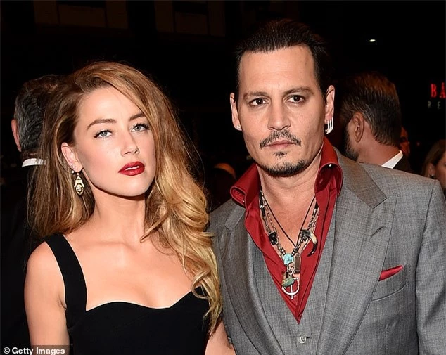 Amber Heard thừa nhận việc bạo hành Johnny Depp khi đập cả cánh cửa vào đầu khiến nam tài tử gục ngã - Ảnh 4.