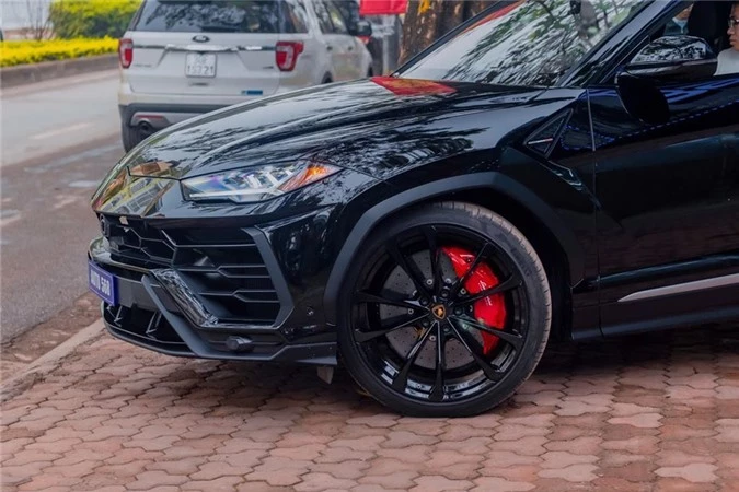 Đại gia Hà Nội chi 22 tỷ tậu Lamborghini Urus màu đen độc nhất Việt Nam