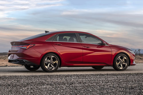 Hyundai Elantra 2021 ra mắt: ‘Lột xác’, siêu tiết kiệm xăng, đe dọa Mazda3, Toyota Corolla, Honda Civic