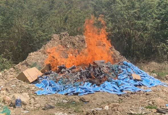 Tiêu hủy gần 80.000 chiếc khẩu trang y tế của cơ sở sản xuất chưa đủ điều kiện lưu hành