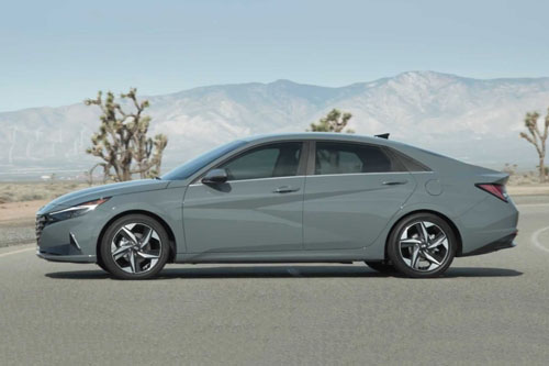 Cận cảnh Hyundai Elantra 2021 phiên bản siêu tiết kiệm xăng