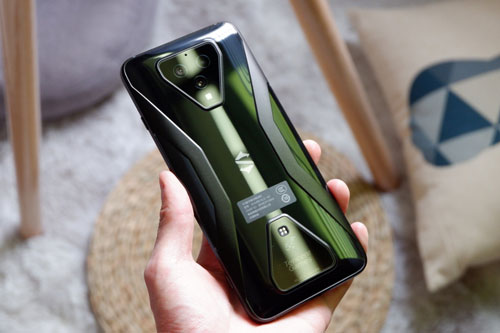 Trên tay Xiaomi Black Shark 3, giá 12,69 triệu đồng tại Việt Nam
