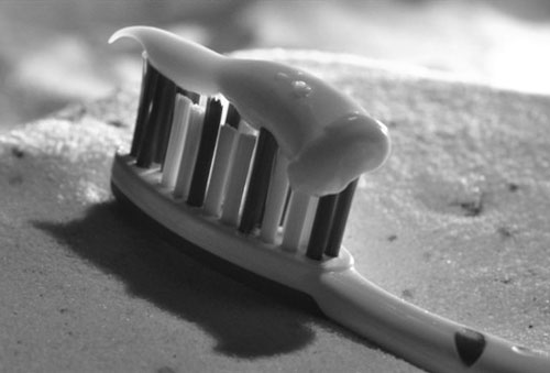 Uống nước mà không đánh răng vào buổi sáng, có phải sẽ uống một loạt vi khuẩn làm hỏng dạ dày?