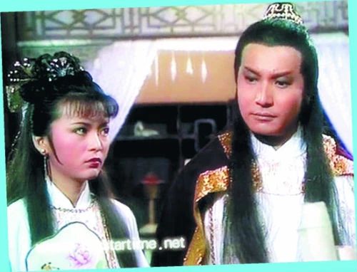 Vương Ngữ Yên (Trần Ngọc Liên) và biểu ca Mộ Dung Phục (Thạch Tu) trong Thiên long bát bộ 1983.