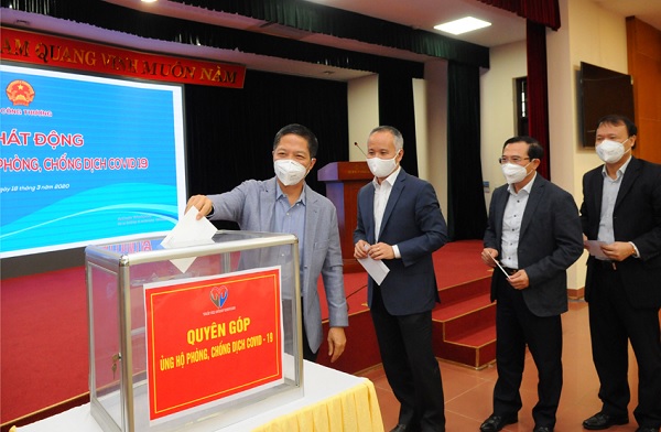 Bộ Công Thương quyên góp 600 triệu đồng ủng hộ phòng, chống Covid-19