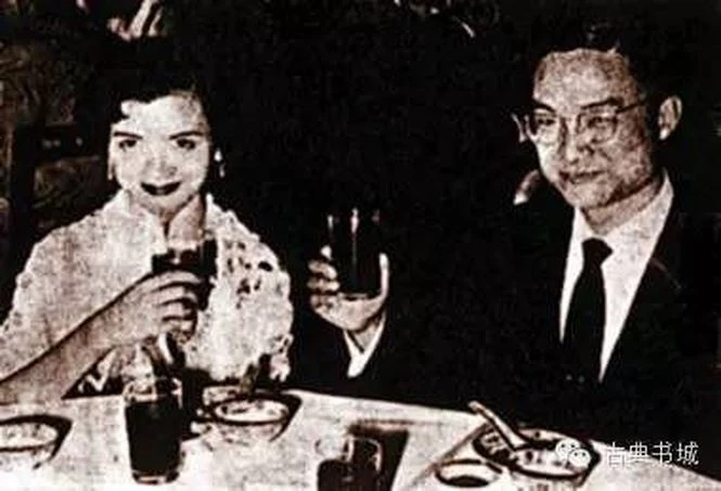 Kim Dung và người vợ thứ hai Chu Mai. Kim Dung và người vợ thứ hai Chu Mai.