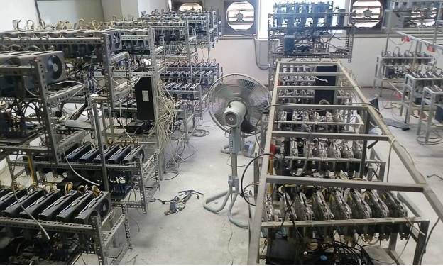 Bitcoin l&#xEA;n &#x111;&#x1EC9;nh r&#x1ED3;i ch&#x1EA1;m &#x111;&#xE1;y: &#x201C;Tr&#xE2;u c&#xE0;y&#x201D; ti&#x1EC1;n &#x1EA3;o &#x111;&#x1EAF;p chi&#x1EBF;u, &#x201C;n&#xF4;ng d&#xE2;n&#x201D; th&#x1EDD;i 4.0 kh&#x1ED1;n &#x111;&#x1ED1;n