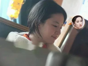Nhan sắc đời thường 'chìm nghỉm giữa đám đông' của Lưu Diệc Phi khiến fan hoảng hồn