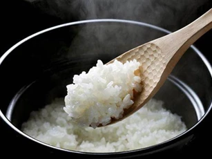 Thêm 2 thứ này vào nồi khi nấu cơm, bạn sẽ có được nồi cơm thơm mềm và giàu dinh dưỡng