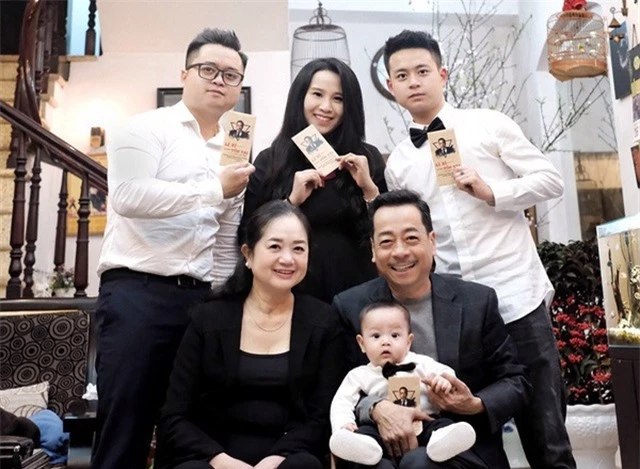 NSND Hoàng Dũng kể về nụ hôn đầu trên sân khấu và người vợ tào khang - 2 NSND Hoàng Dũng kể về nụ hôn đầu trên sân khấu và người vợ tào khang - 2