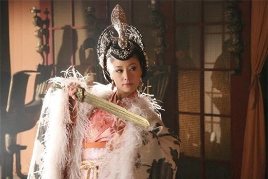 Tạo hình cổ trang cung đình sao nữ Hoa ngữ: Lưu Thi Thi khí chất ngút ngàn vẫn không thể vượt qua ngôi 'nữ hoàng' của Phạm Băng Băng - Ảnh 8