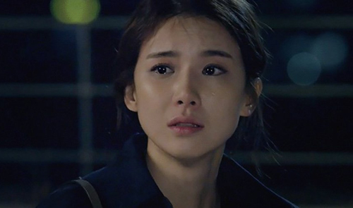 Rình chồng ngoại tình, đến khi thấy chồng bước ra cùng người đó, tôi rụng rời chân tay