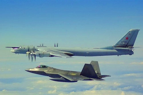 F-22 Mỹ chặn Tu-142 tại phía Đông biên giới Nga