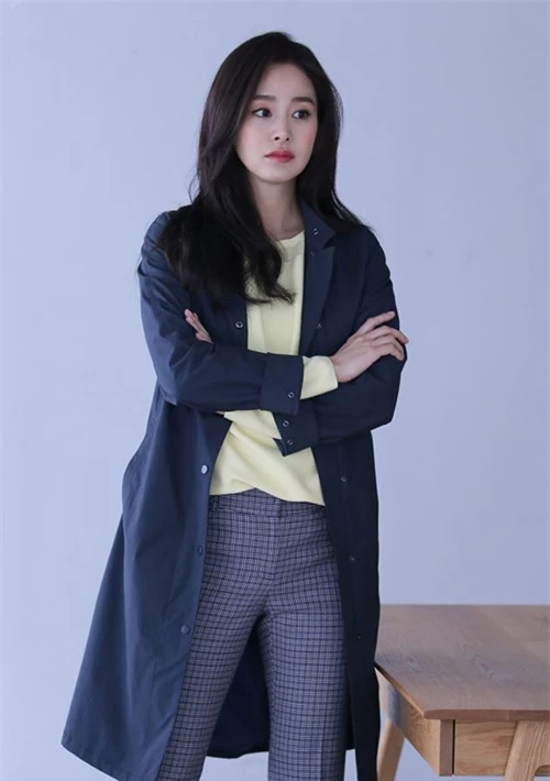 Kim Tae Hee là một trong các ngọc nữ của màn ảnh Hàn Quốc, bắt đầu nổi tiếng giữa những năm 2000. Tên tuổi của cô gắn liền loạt phim Nấc thang lên thiên đường, Chuyện tình Harvard, Mật danh Iris... Nữ diễn viên kết hôn với ca sĩ Rain năm 2017. Cô sinh con gái thứ hai hồi tháng 9 năm ngoái.