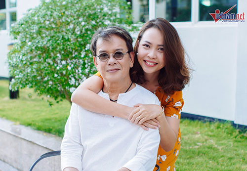 Sống với vợ kém 44 tuổi, nhạc sĩ Đức Huy đam mê rửa bát